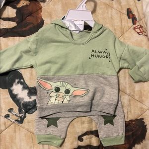 Baby Yoda “The Child” two piece outfit NWT 6/9 months